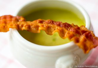 Unsere Erbsensuppe mit Minze und Speck