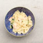 Leckere Nudeln mit Lachs und Zucchini