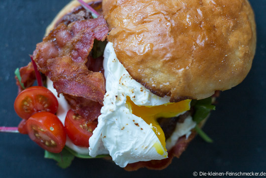 Der leckerste Burger mit pochiertem Ei und Bacon