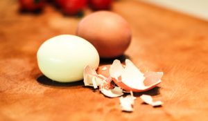 Anleitung geformte Eier - Eier pellen