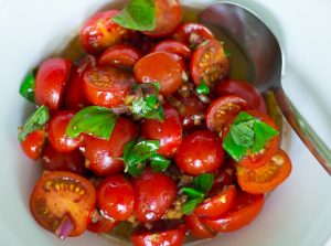 Einfacher Tomatensalat