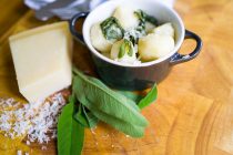 Gnocchi mit Salbeibutter und Parmesan