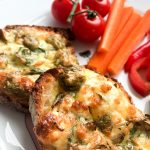 Eierbrot-mit-Oliven